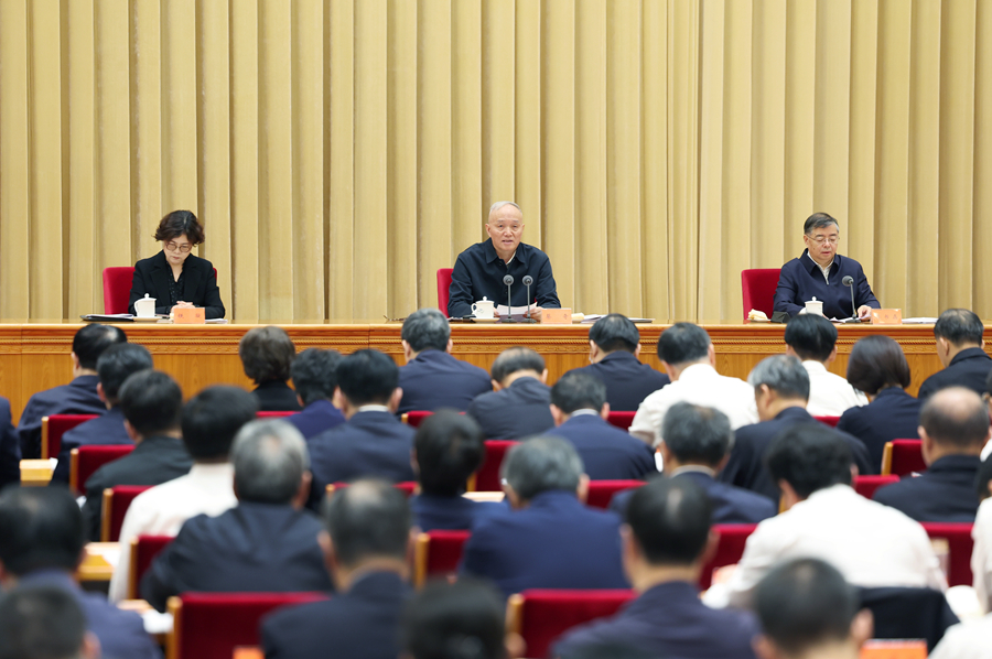 10月7日至8日,全国宣传思想文化工作会议在北京召开。会上传达了习近平重要指示。中共中央政治局常委、中央书记处书记蔡奇出席会议并讲话。