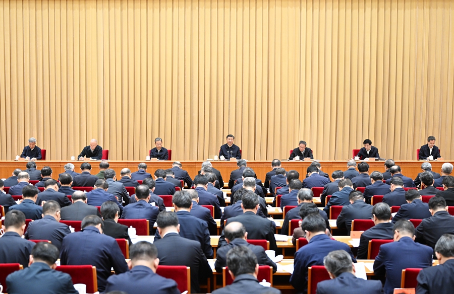 10月30日至31日,中央金融工作会议在北京举行。中共中央总书记、国家主席、中央军委主席习近平出席会议并发表重要讲话。李强、赵乐际、王沪宁、蔡奇、丁薛祥、李希出席会议。