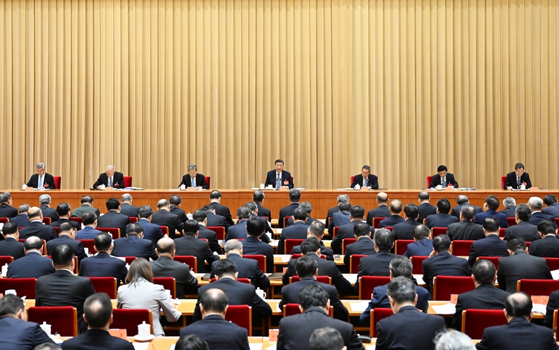 12月11日至12日,中央经济工作会议在北京举行。中共中央总书记、国家主席、中央军委主席习近平出席会议并发表重要讲话。李强、赵乐际、王沪宁、蔡奇、丁薛祥、李希出席会议。